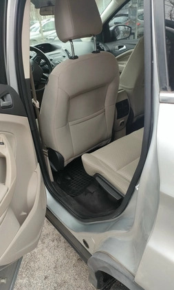 Ford Escape cena 53000 przebieg: 143000, rok produkcji 2017 z Wrocław małe 37